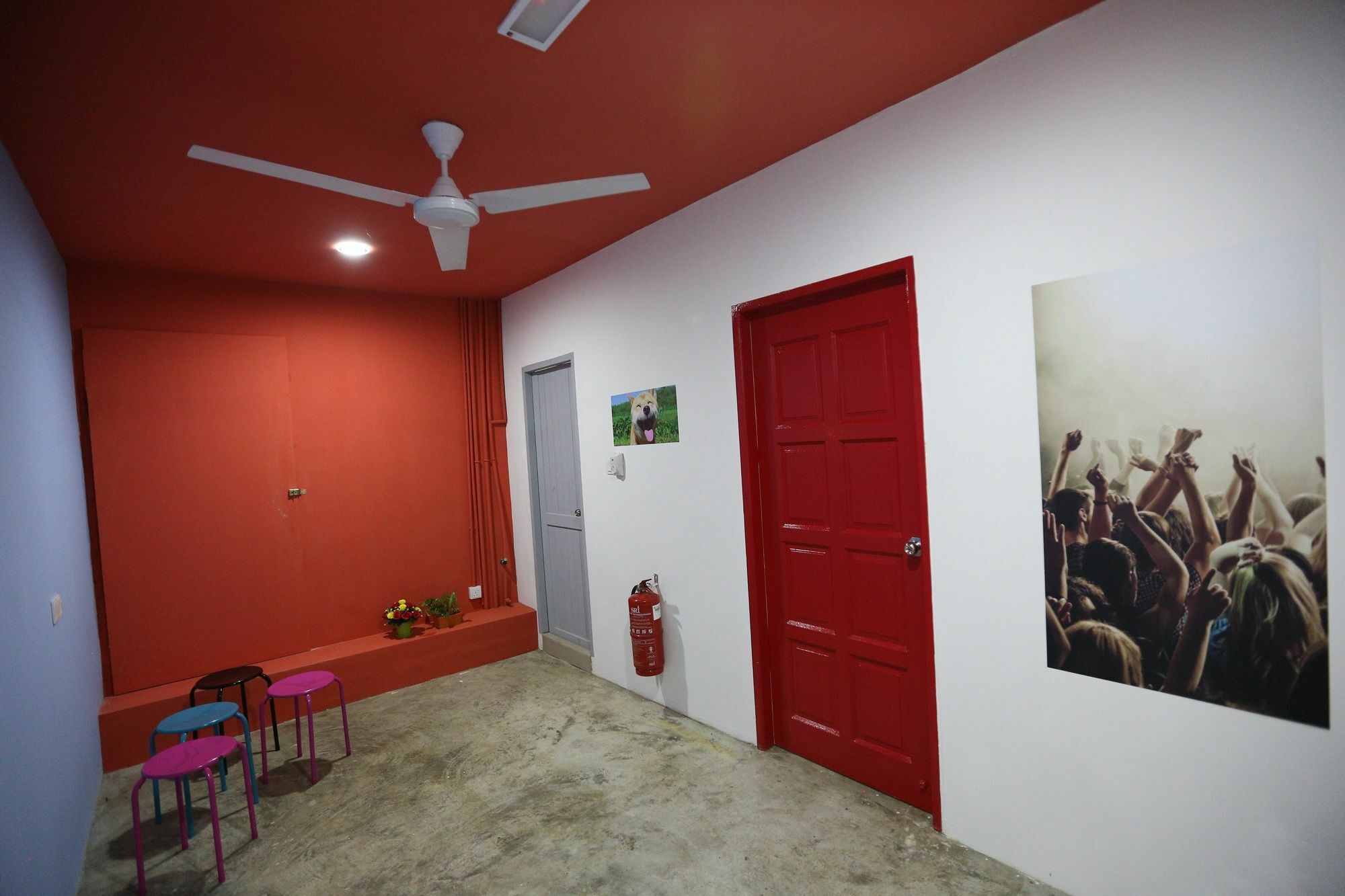 Noisy Room Kuching Exterior photo